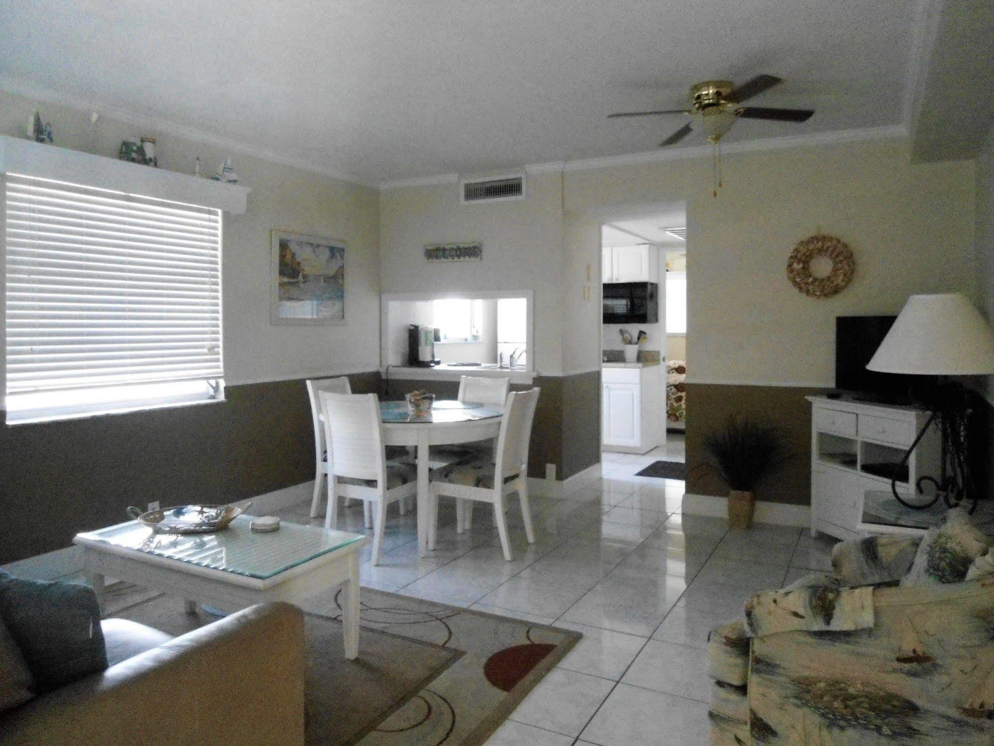 Malyn Resort St. Pete Beach Exterior photo