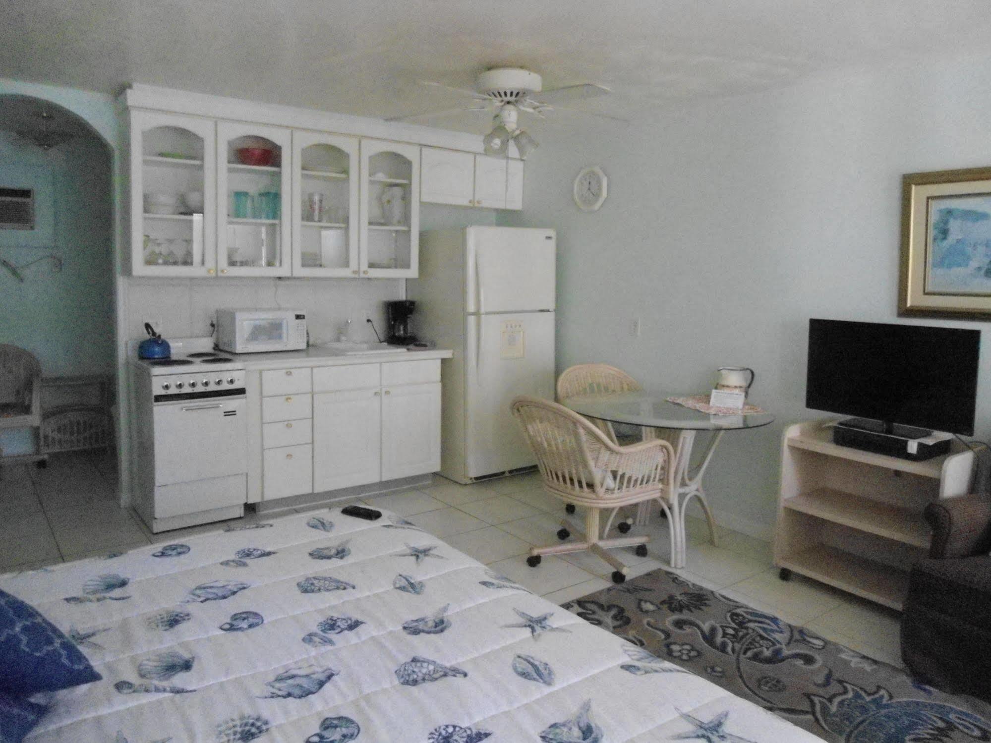 Malyn Resort St. Pete Beach Exterior photo